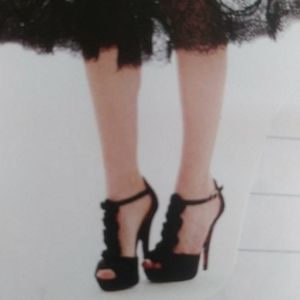 8.5 Madden girl peep-toe heels in black!